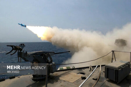 آغاز مرحله دوم رزمایش اقتدار نیروی دریایی سپاه/ شلیک انبوهی از موشک‌ها