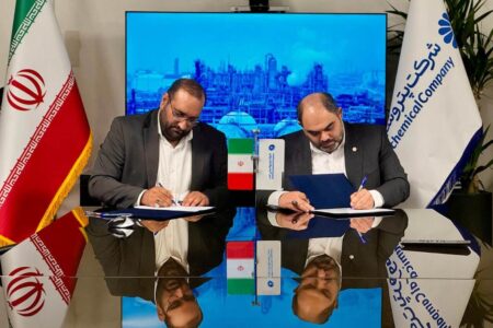 امضای تفاهم‌نامه حمل ۸۰ هزار تن محصولات پتروشیمی جم با شرکت فجر جهاد منعقد شد