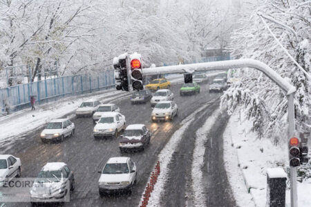 بارش برف و باران در جاده‌های ۲۰ استان| ممنوعیت تردد در جاده چالوس