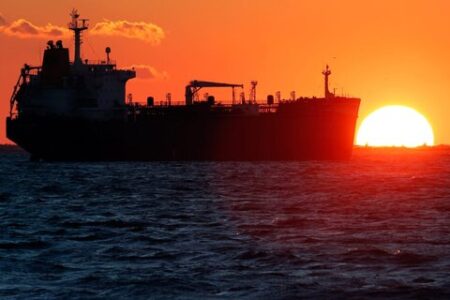 نفت بیشتری وارد بازار می‌ شود