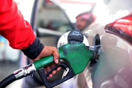 کاهش ۴۰ درصدی مصرف بنزین بعد از سه‌نرخی شدن