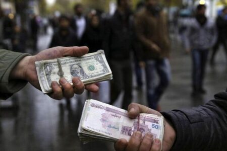 سبقت عرضه ارز از تقاضا در بازار، بدون کاهش قیمت | چرا حذف ارز ترجیحی کار ساز نشد؟