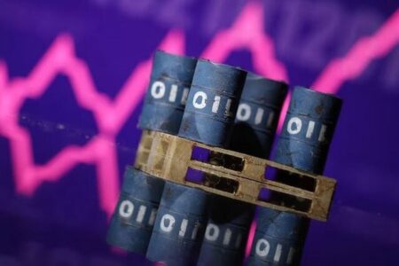 نوسان در بازار نفت / قیمت نفت در معاملات آسیا ثابت ماند