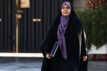 وزیر راه:
                خط راه‌آهن چابهار – زاهدان تا پایان سال تکمیل می‌شود