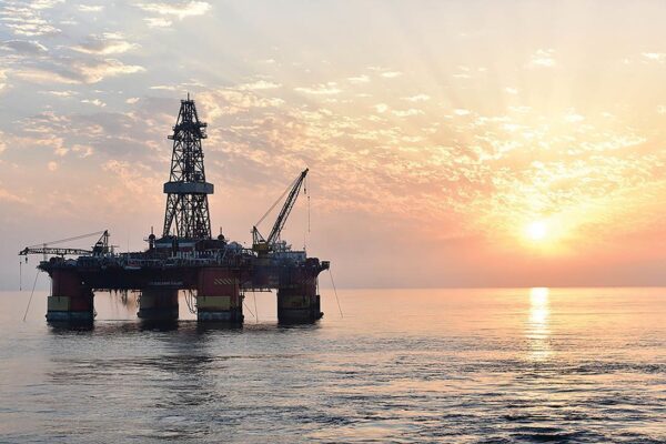 ۷ شاهرگ انرژی خلیج فارس / سناریو ایران برای مقابله با حمله به خارک نهایی شد