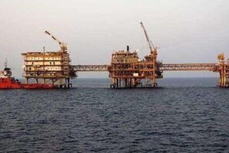 ایران می‌تواند ۲‌ماه بدون صادرات نفت مدیریت کند / انتقال سوخت از طریق راه‌آهن انجام می‌شود؟