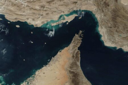تلاش قطر برای عبور از تنگه هرمز / دو نفتکش LNG در مسیر خروج از خلیج فارس