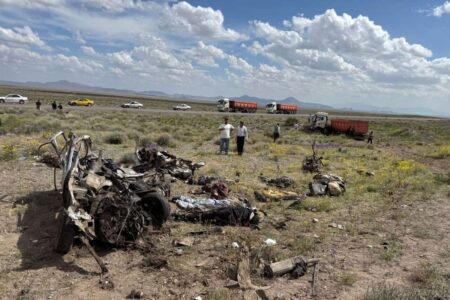 جزئیات تصادف یک تریلی با خودرو حامل اتباع خارجی/ ۹ کشته در پی تصادف تریلی و پژو ۴۰۵ در جاده کرمان