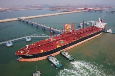 گزارش رویترز درمورد میزان فروش نفت در بندر فجیره امارات؛ پس از جنگ علیه ایران