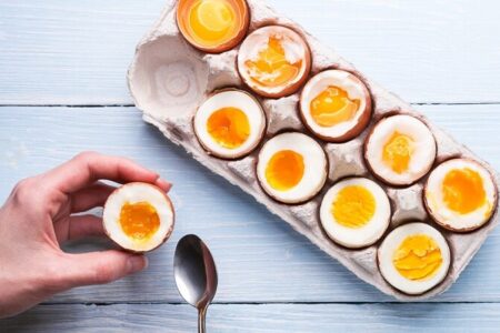 زرده تخم‌مرغ: منبع غنی لوتئین و گزانتین برای سلامت چشم