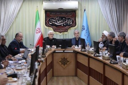 عارف: مردم اصلی‌ترین میزبانان بدرقه آقای شهید ایران هستند